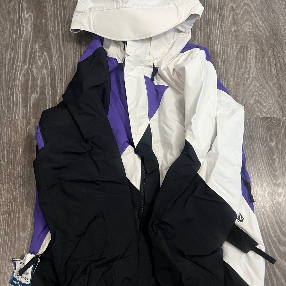 Volcom Purple, Black, and White Ski Jacket